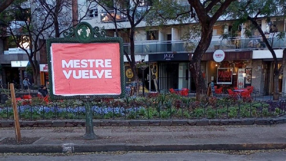 Cartel "Mestre vuelve"