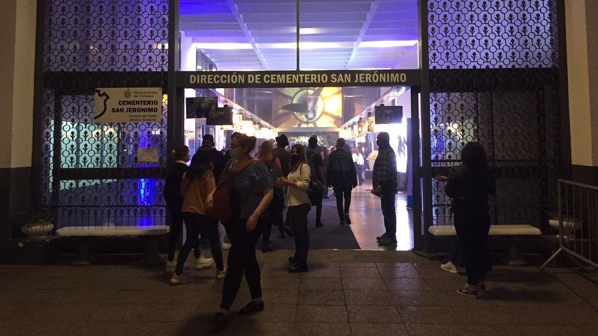 Noche de los Cementerios