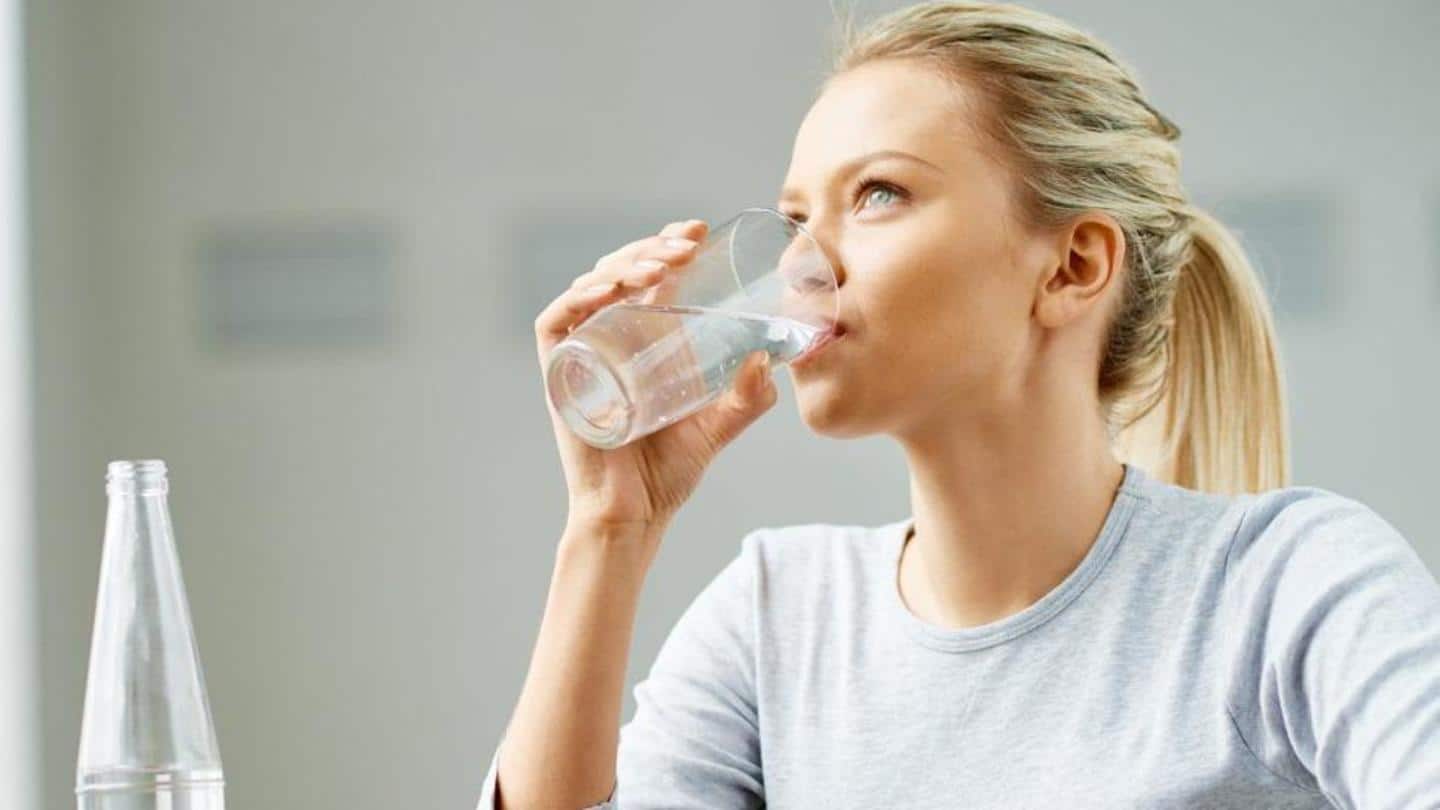 Beber suficiente agua reducirá la ingesta de calorías