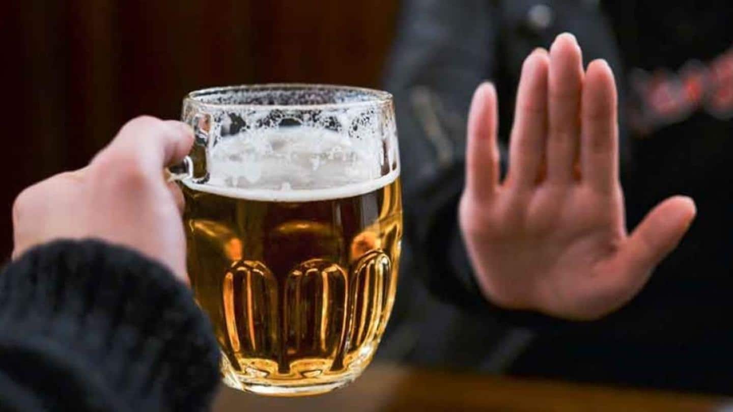 Reducir el consumo de alcohol para afinar la línea de la mandíbula.
