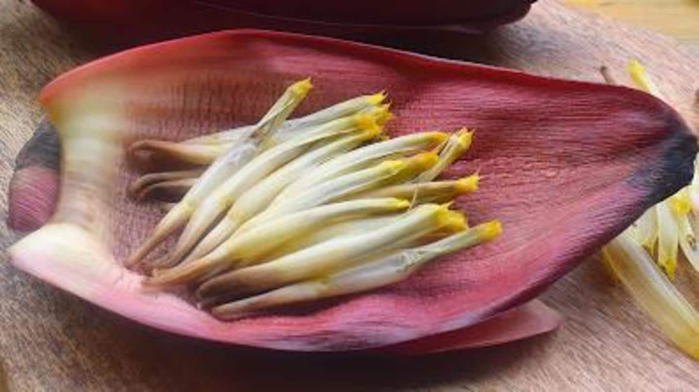 Deléitese con porciones saludables de flores de plátano cocidas.