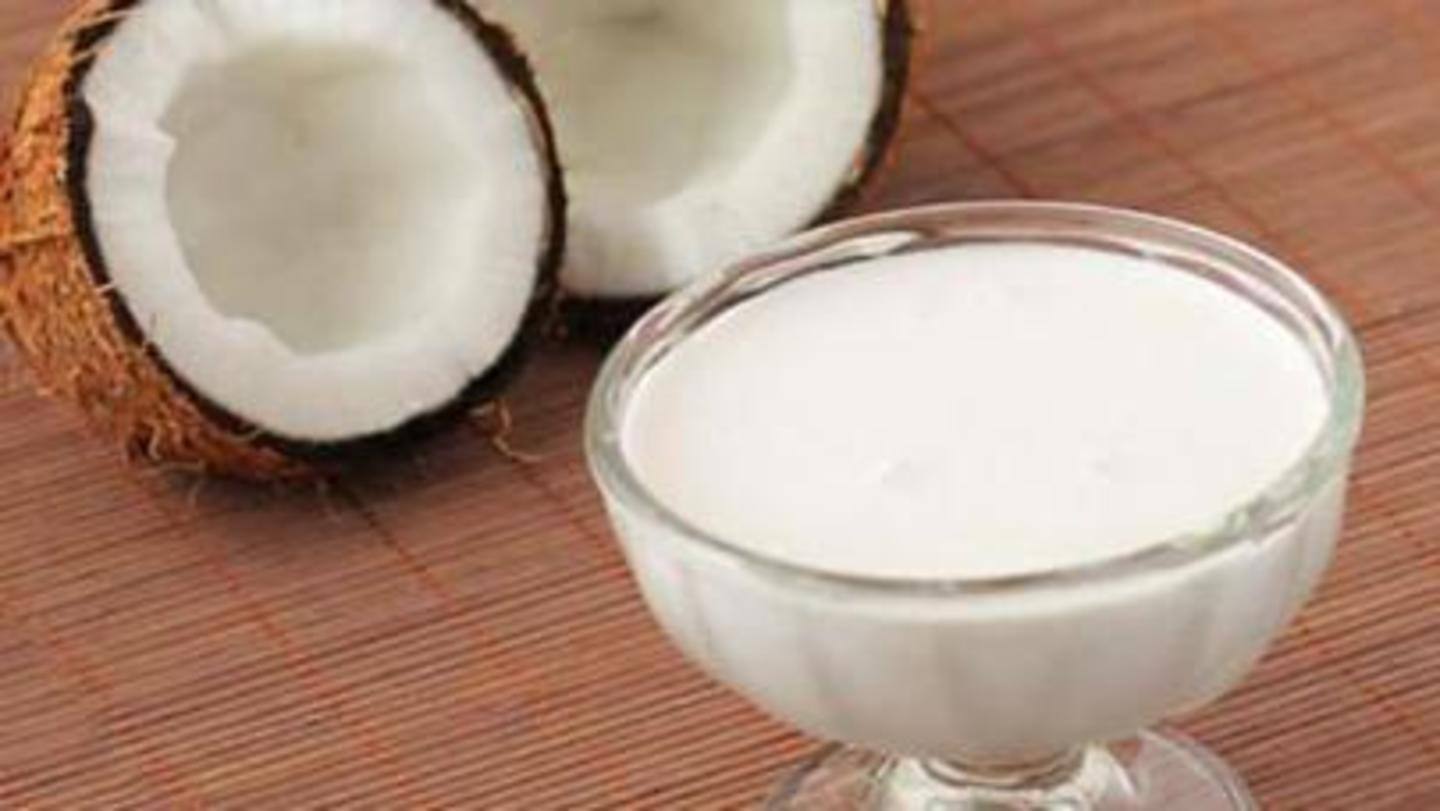 La leche de coco tiene propiedades antibacterianas y previene las infecciones del cuero cabelludo. La leche de coco tiene propiedades antibacterianas y previene las infecciones del cuero cabelludo.