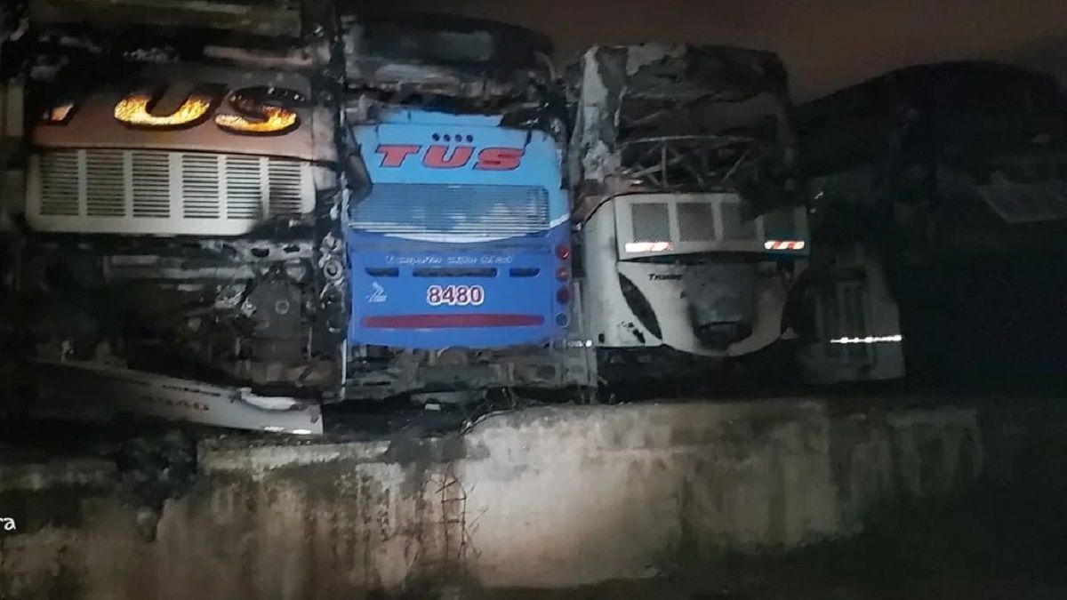 Incendio en predio de Flecha Bus