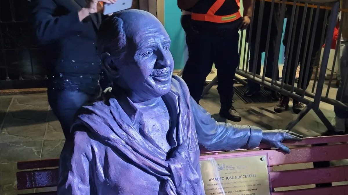 Estatua de Amadeo Nuccetelli