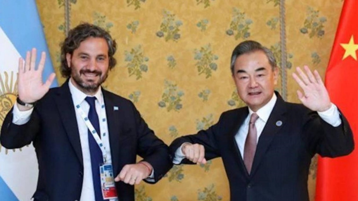 Santiago Cafiero y Wang Yi