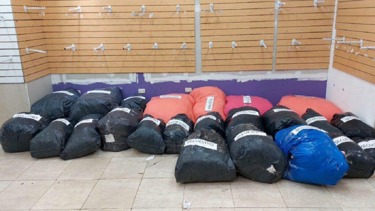 Allanamientos en comercios de la calle San Martín