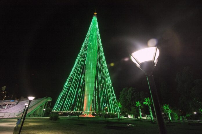 Árbol de navidad del Faro del Bicentenario