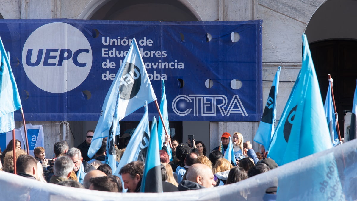 Paro de UEPC en solidaridad con docentes jujeños © Frank Cornell