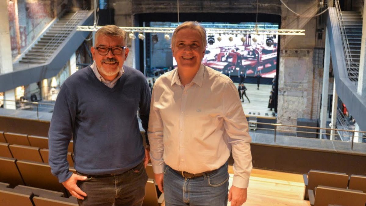 Martín Llaryora en el Teatro Comedia