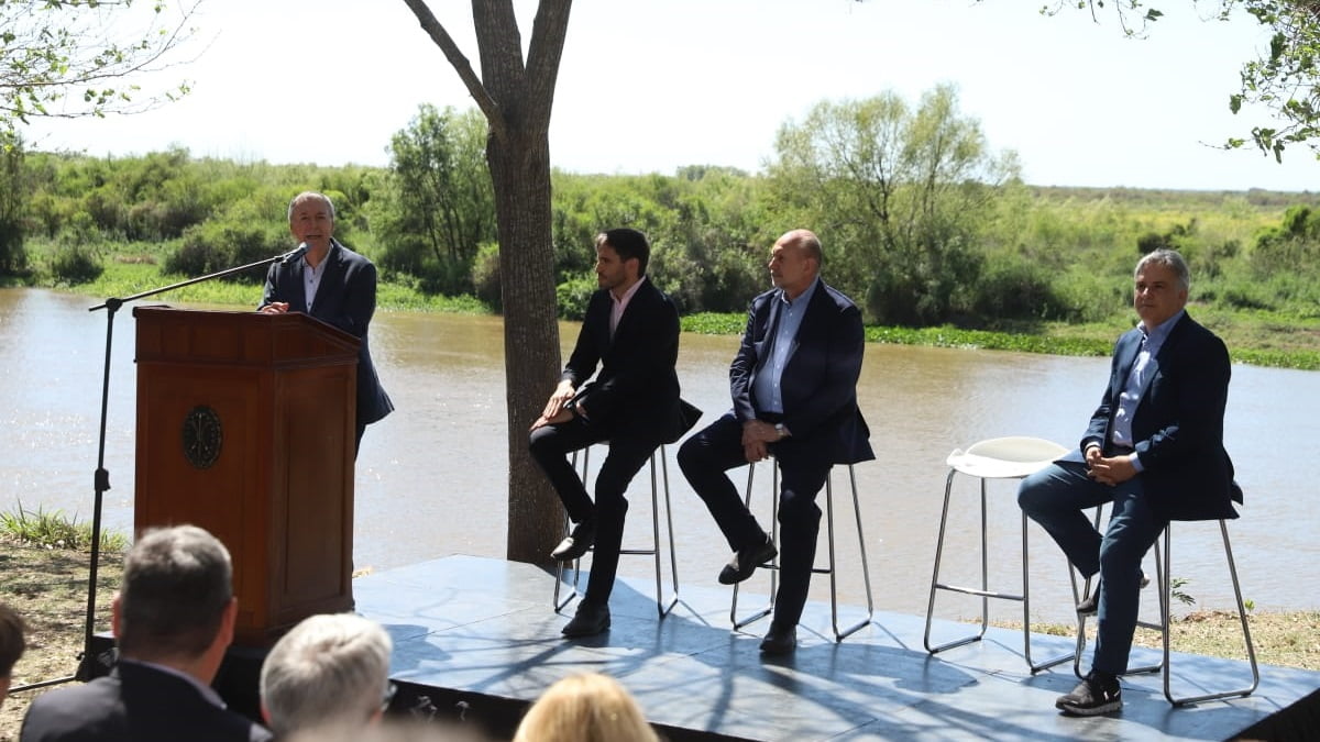 Firma de la adjudicación del Acueducto Córdoba-Santa Fe