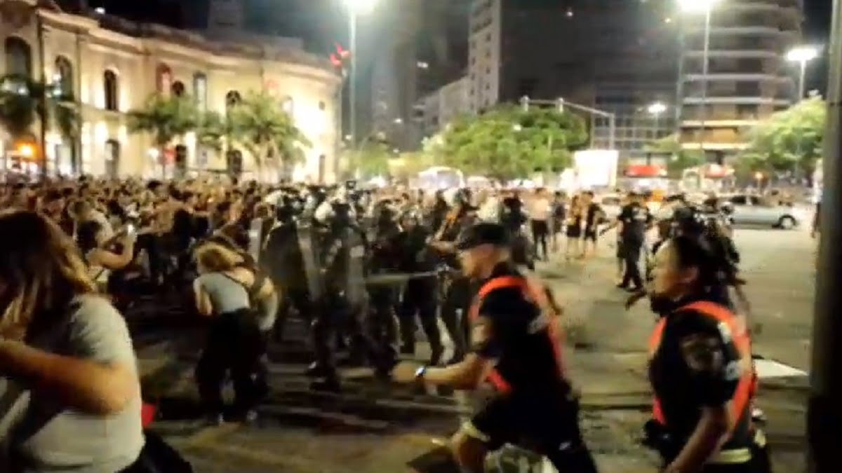 Represión al cacerolazo en Córdoba