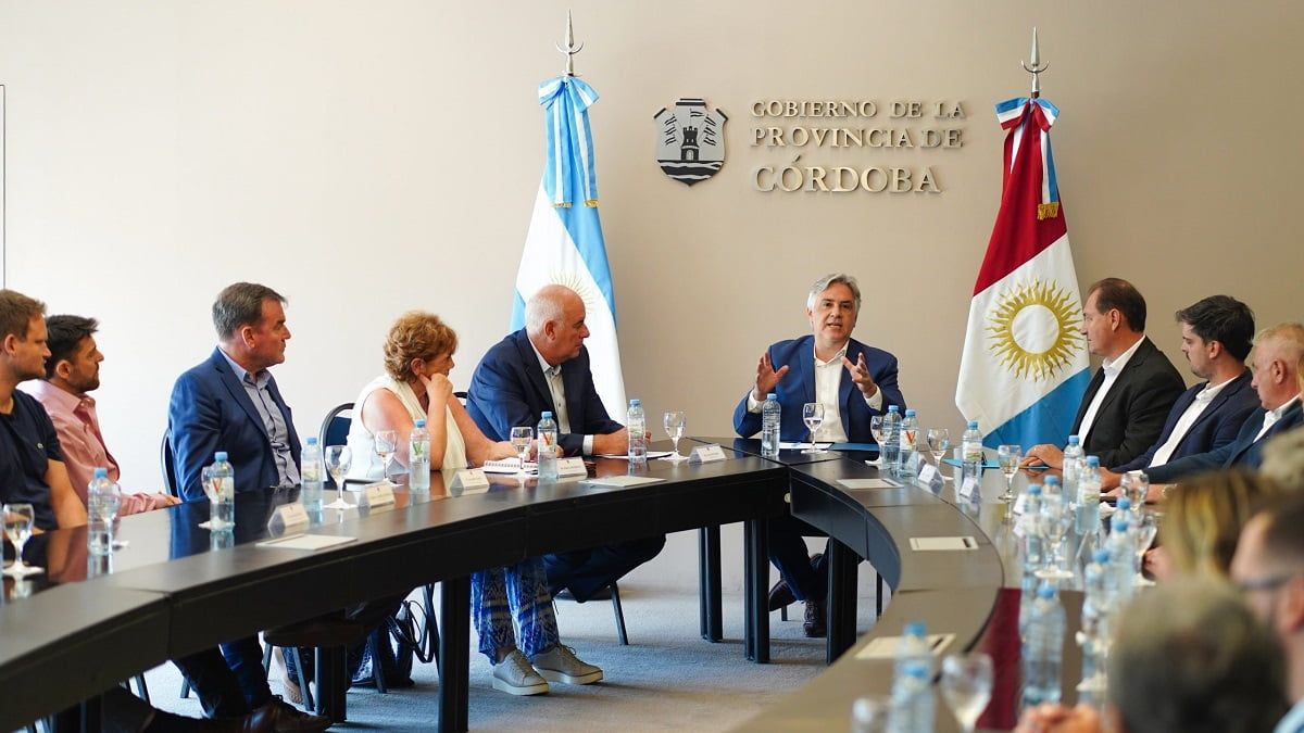 Martín Llaryora y productores de economías regionales