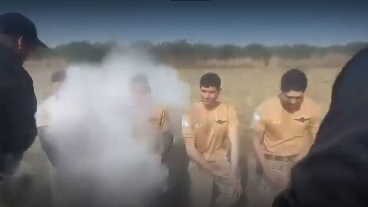 Bautismo a paracaidistas del Ejército