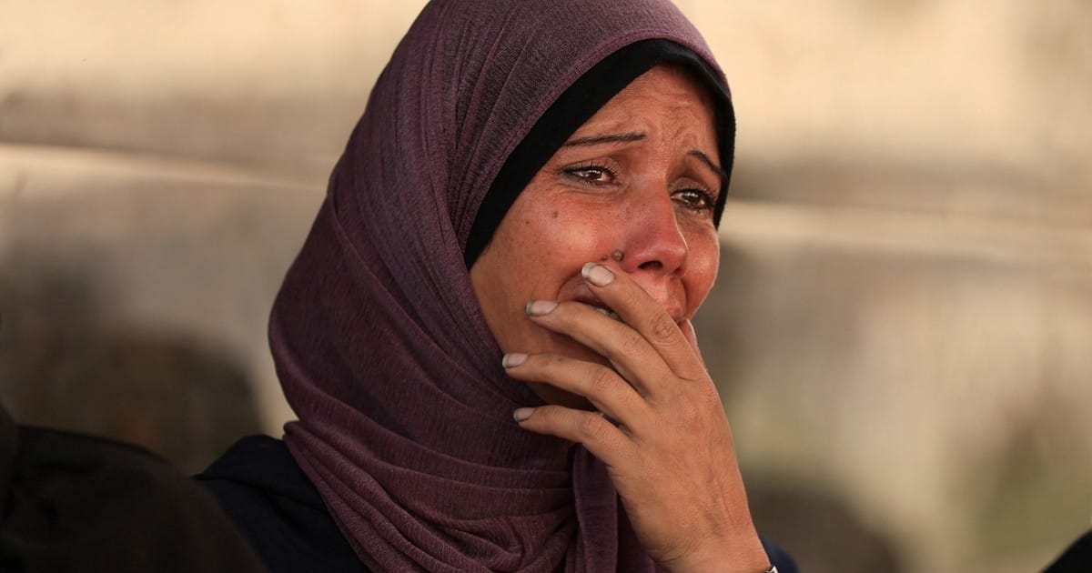 Atrapados en sus casas, los habitantes de Gaza City relatan el horror de la ofensiva militar israelí: cadáveres en las calles y el miedo a ser asesinados