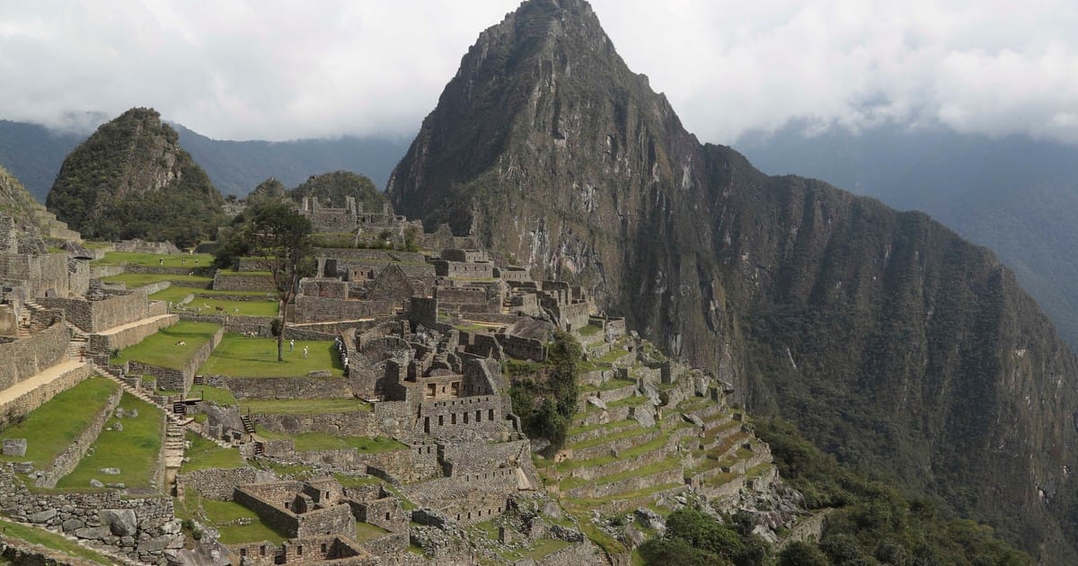 Perú: al menos 17 heridos y 1.500 turistas varados dejan protestas en la vía del tren a Machu Picchu