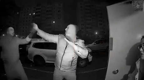 VIDEO: Ataca con un machete a su expareja frente a su hija