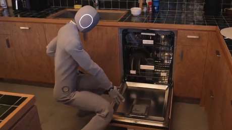 VIDEO: Cuando el robot que debe ayudar con las tareas del hogar parece ser el que necesita ayuda