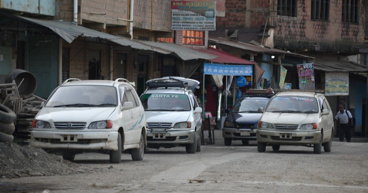 Balotaje en Bolivia: miles de autos de contrabando, la promesa de un candidato de regularizarlos y otra polémica en una economía muy golpeada