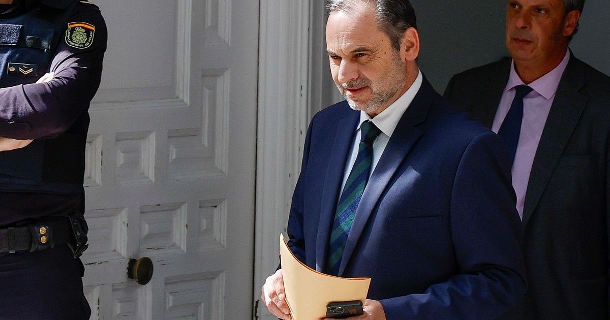 Corrupción en el PSOE: un ex ministro de Pedro Sánchez se negó a declarar ante el Tribunal Supremo, pero quedó en libertad con cautelares