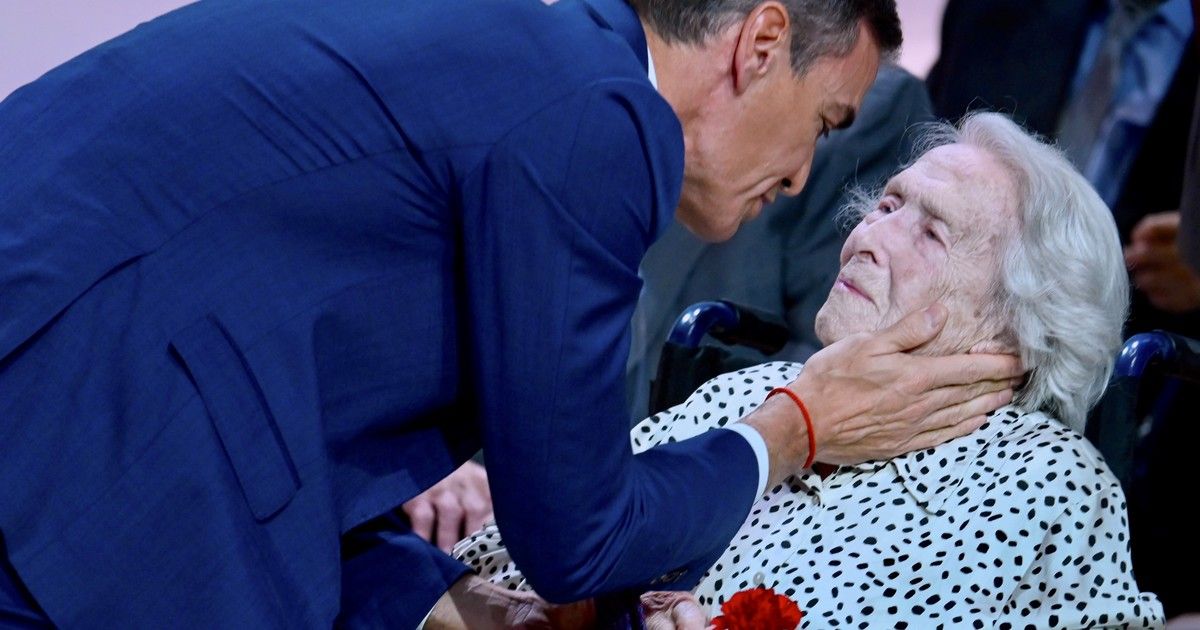 A 50 años de la muerte de Francisco Franco, Pedro Sánchez homenajeó a las víctimas de la dictadura en España