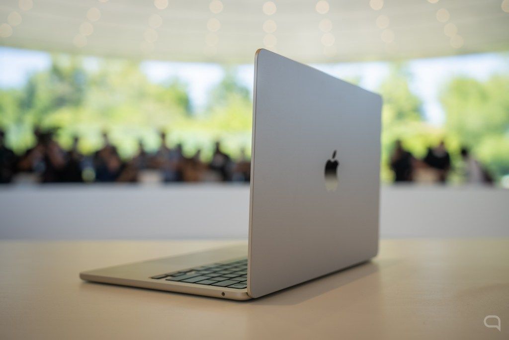 MacBook Air M2 Apple Park-3