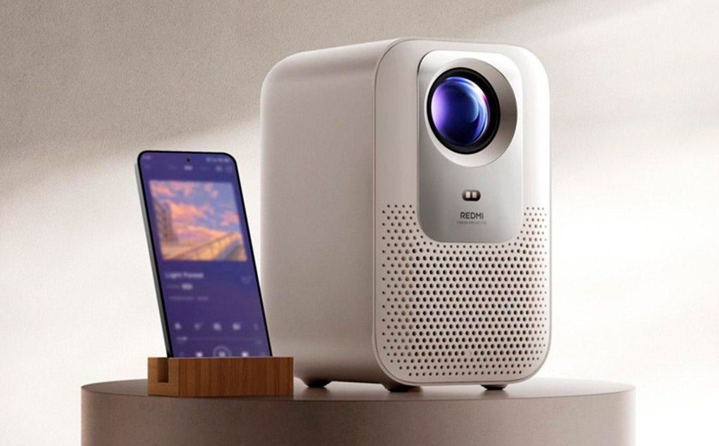 Olvídate de los proyectores baratos de Amazon: Xiaomi acaba de lanzar uno con un precio que rompe el mercado