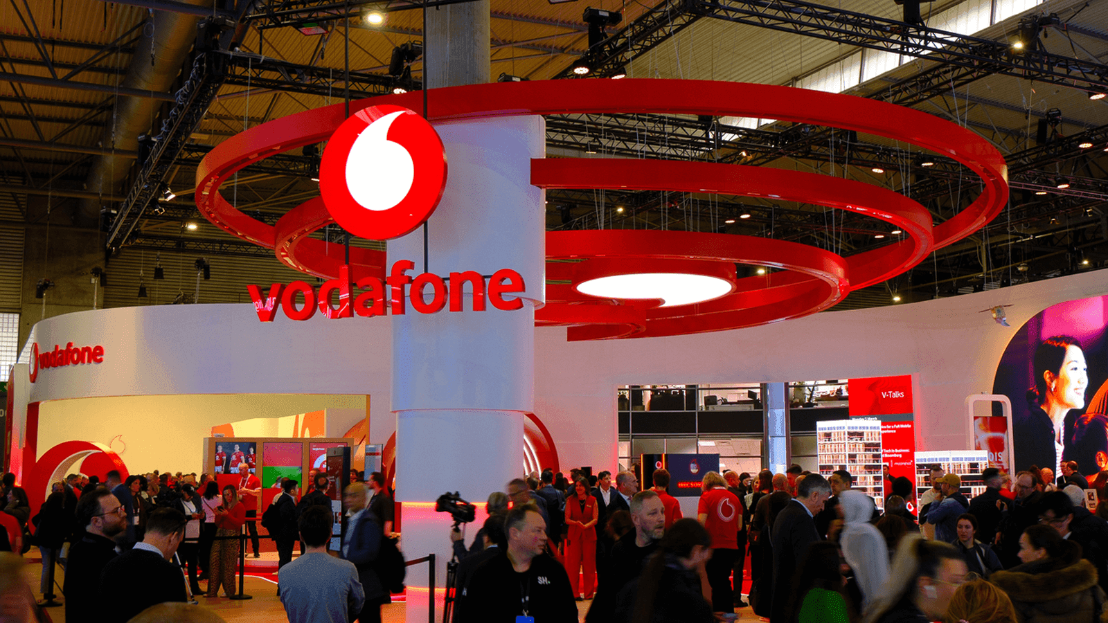 Una tienda de Vodafone a primera hora antes de abrir