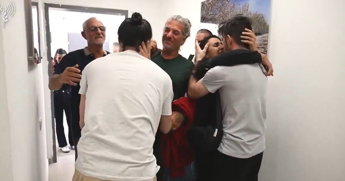 Así fue el reencuentro de los argentinos liberados con sus familiares: abrazos, llantos y el alivio de la liberación