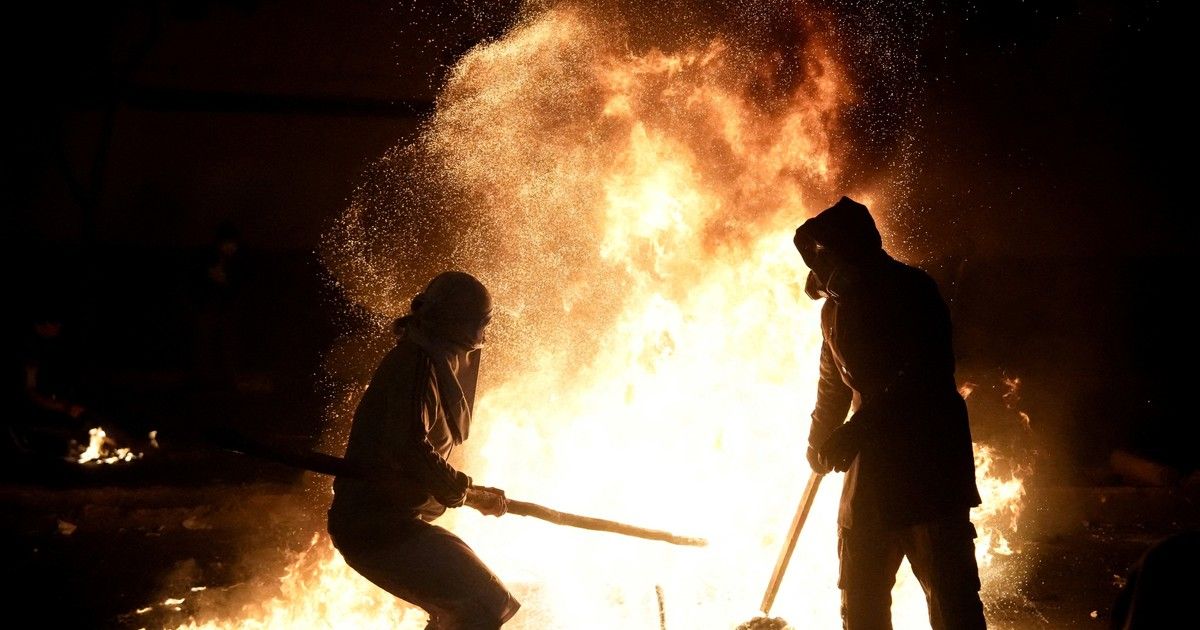 Violenta protesta en Perú: un muerto y más de 100 heridos frente al Congreso en enfrentamientos con la Policía