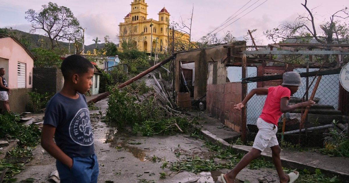 Estados Unidos sorprende a Cuba y le ofrece ayuda humanitaria "inmediata" tras el paso arrasador del huracán Melissa