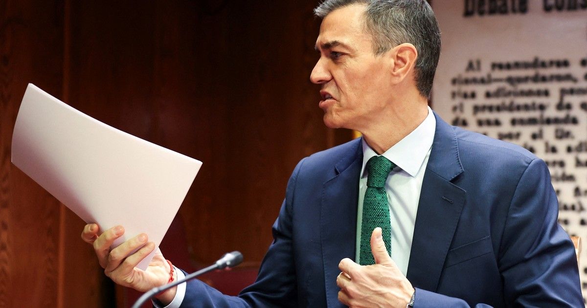 En un tenso interrogatorio en el Senado de España, Pedro Sánchez dice que las acusaciones de corrupción contra él son "un circo"
