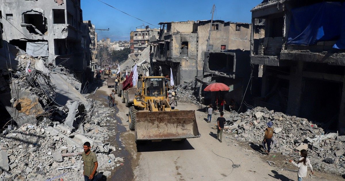 Comienzan a retirar los escombros y abrir las calles en Ciudad de Gaza, pero advierten que los desafíos para llevar suministros son inmensos