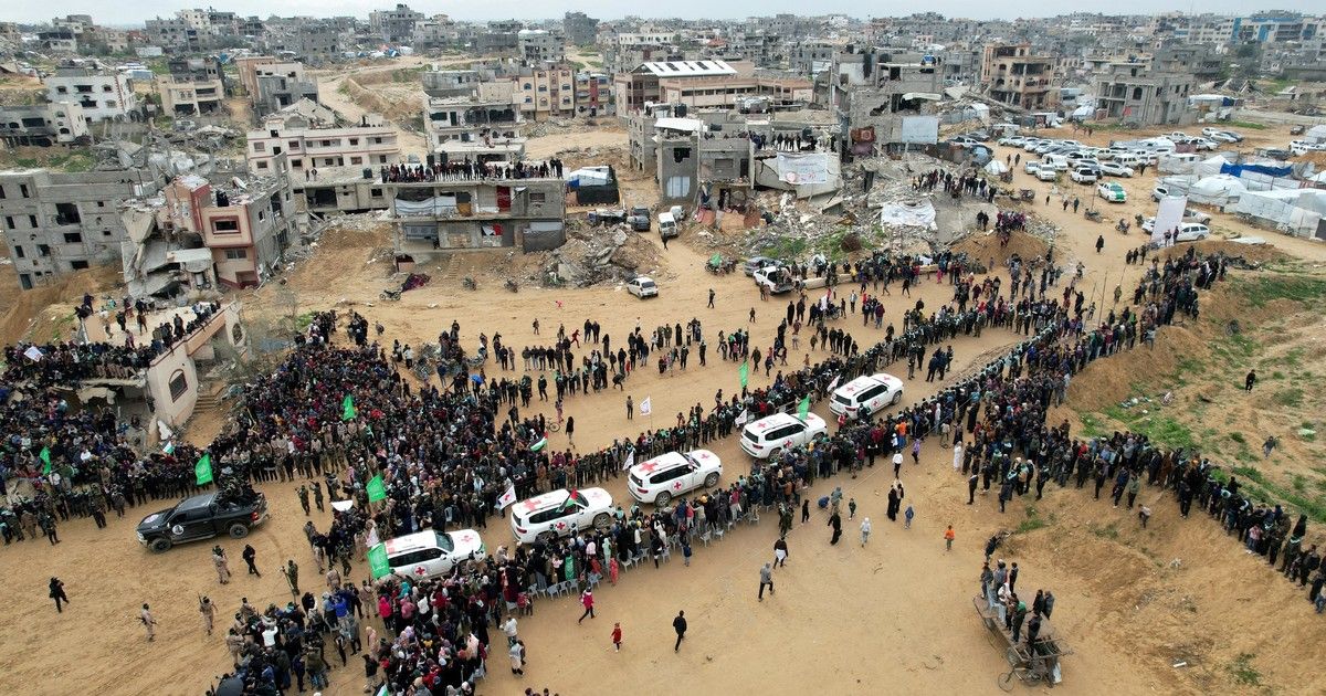La Cruz Roja dice que está lista para ayudar con el regreso de los rehenes y pide un alto el fuego en Gaza
