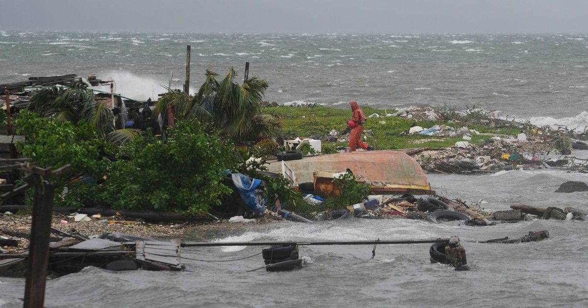 "Afuera ya está empezando a pasar", el testimonio de un argentino varado en Jamaica por el huracán Melissa