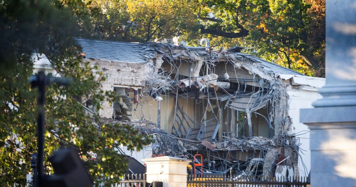 Desgarradoras imágenes de la destrucción de parte de la Casa Blanca para construir un salón de baile para  Trump