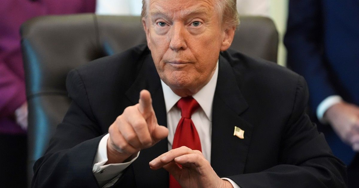 "Corruptos y deshonestos": la reacción de Donald Trump a la renuncia de los directivos de la BBC por manipular su discurso en un documental