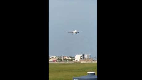 VIDEO: Avión aterriza de costado bajo fuerte viento cruzado