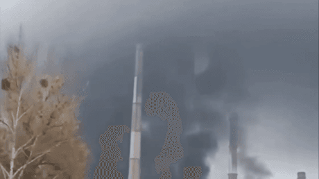 VIDEO: Una central térmica ucraniana arde tras un ataque ruso