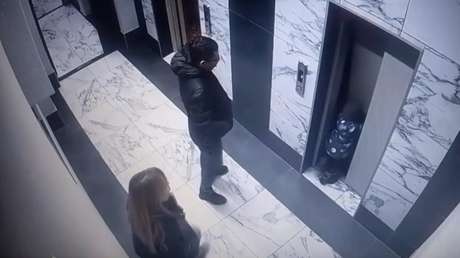 VIDEO: Un niño cae al hueco del ascensor y su padre salta tras él para salvarlo