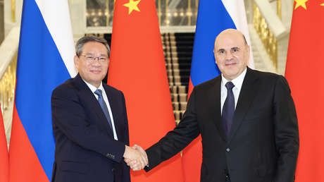 VIDEO: Saludo cordial entre el primer ministro ruso y su homólogo chino en Moscú