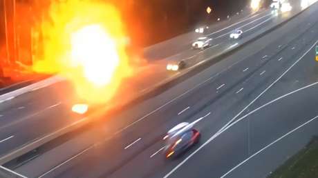 Infierno en la carretera: camión cisterna estalla en llamas en EE.UU. (VIDEO)