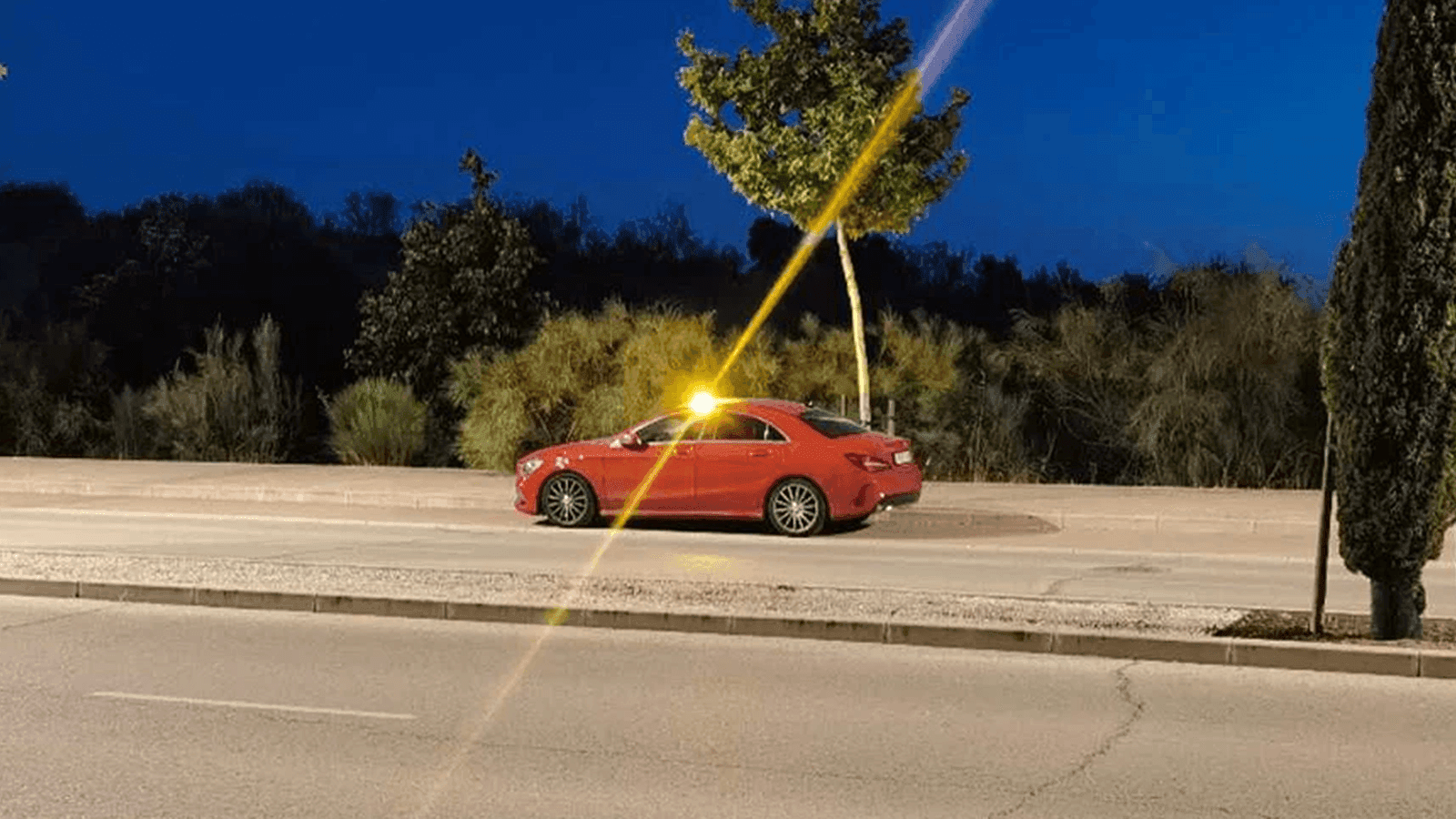 Baliza V16 poniéndola en el coche