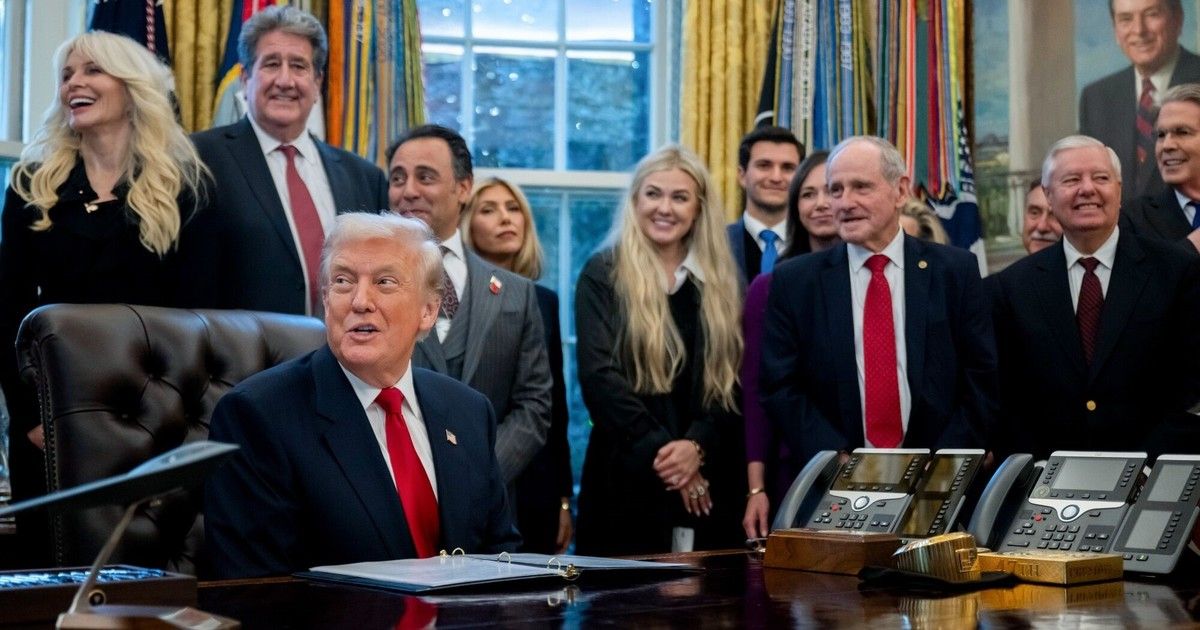 Estados Unidos: ocho legisladores demócratas que enfrentaron a su partido en el Senado, clave para que el Congreso empiece a poner fin al cierre del gobierno