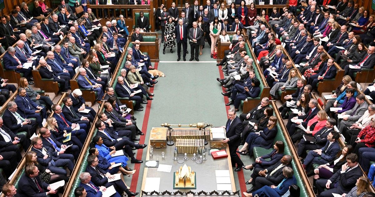 Gran Bretaña advierte a sus legisladores que espías chinos buscan contactarlos por LinkedIn