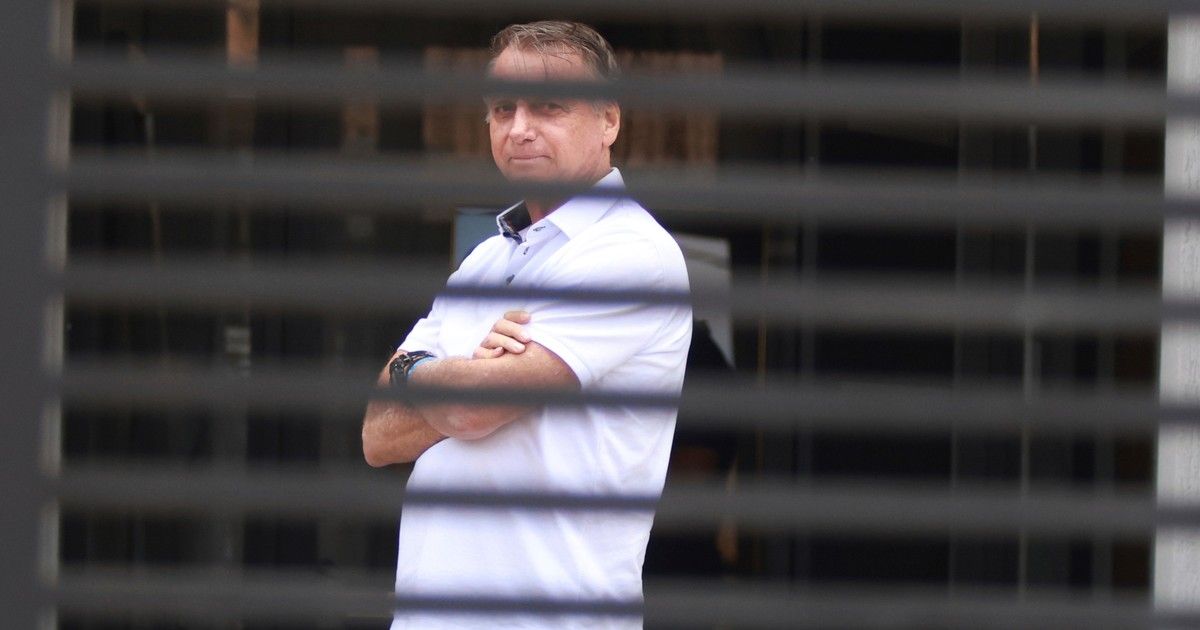 La desesperada maniobra de Bolsonaro para quitarse la tobillera que lo lleva a prisión: intentó abrirla con un soldador