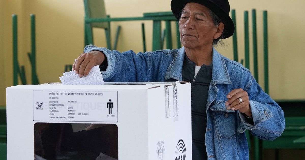 Las cuatro preguntas que se votan este domingo en el referéndum de Ecuador