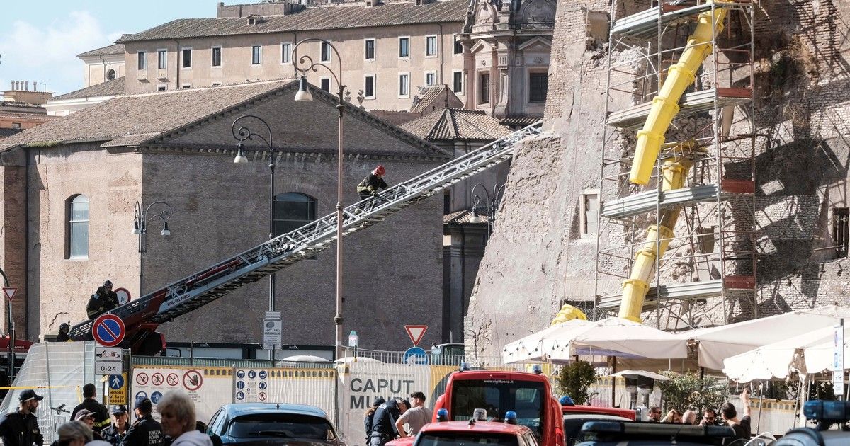 Así fue el doble derrumbe de una antigua torre medieval en el centro de Roma: hay una persona atrapada y varios heridos