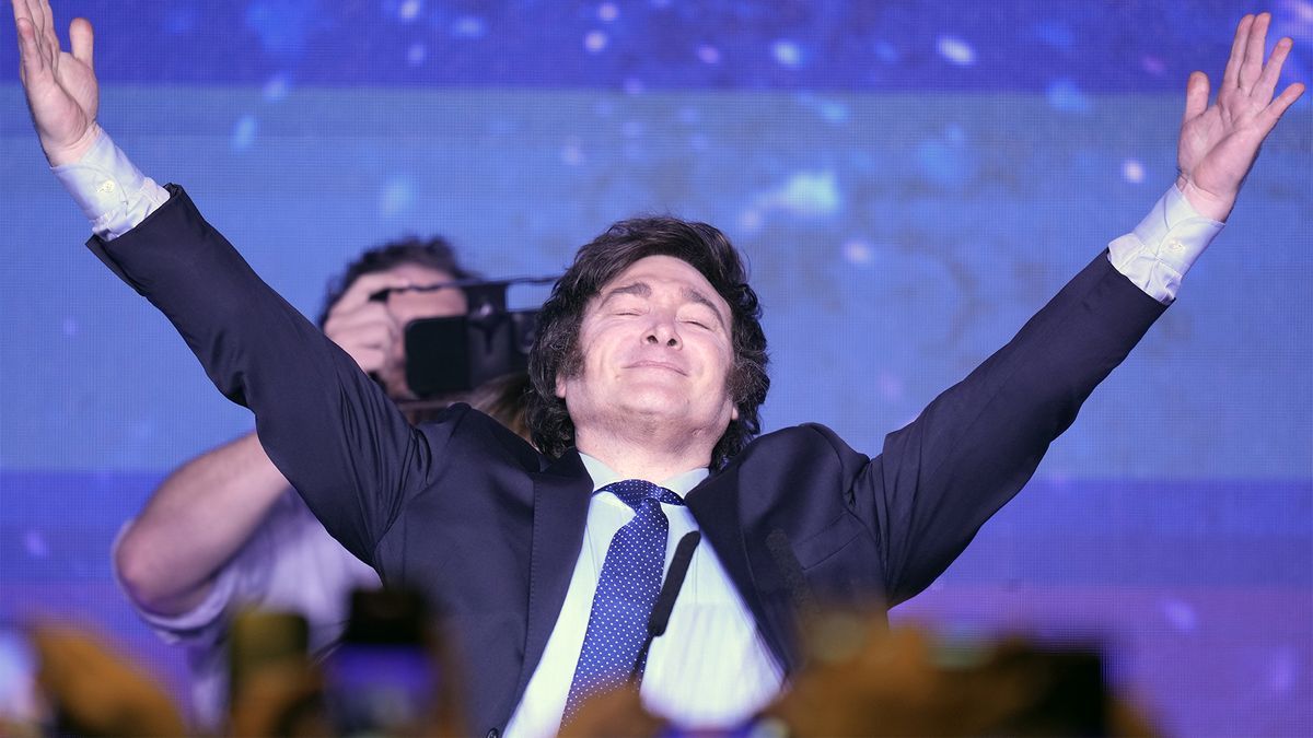 Video: fanáticos libertarios hicieron viral un insólito "himno a Javier Milei"