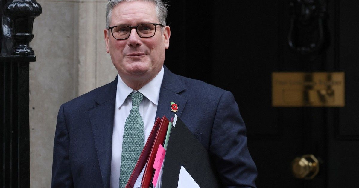 A un año y medio de asumir, Keir Starmer camina por la cuerda floja en Gran Bretaña, bajo fuego de su propio partido