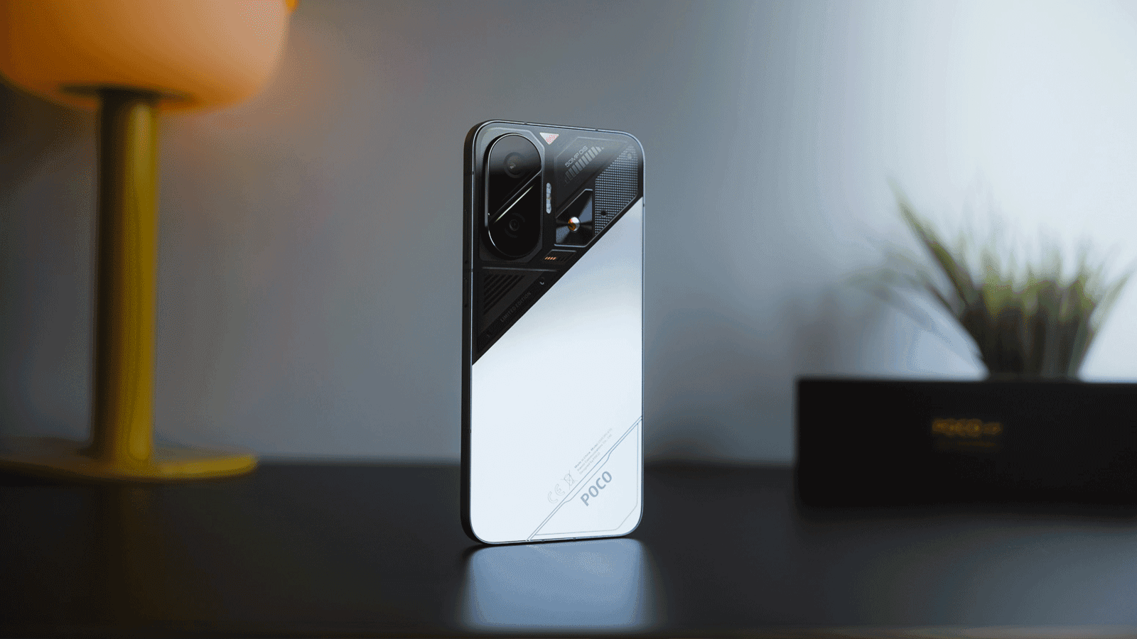 parte trasera del Xiaomi POCO F7